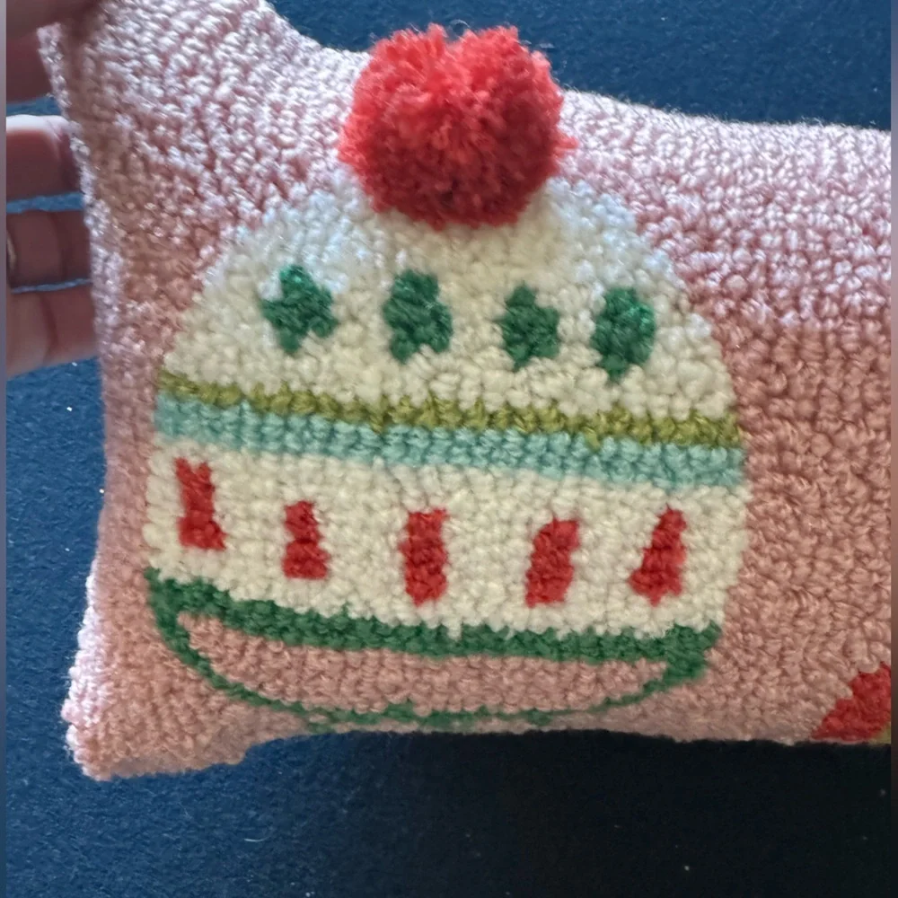 Super cute winter hats pillow!! Zoom in 4 design  details, angles& measurements
